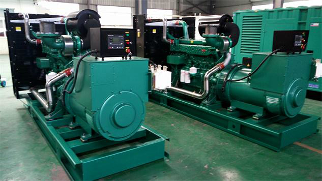 两台550KW玉柴发电机组车间完成装配工作